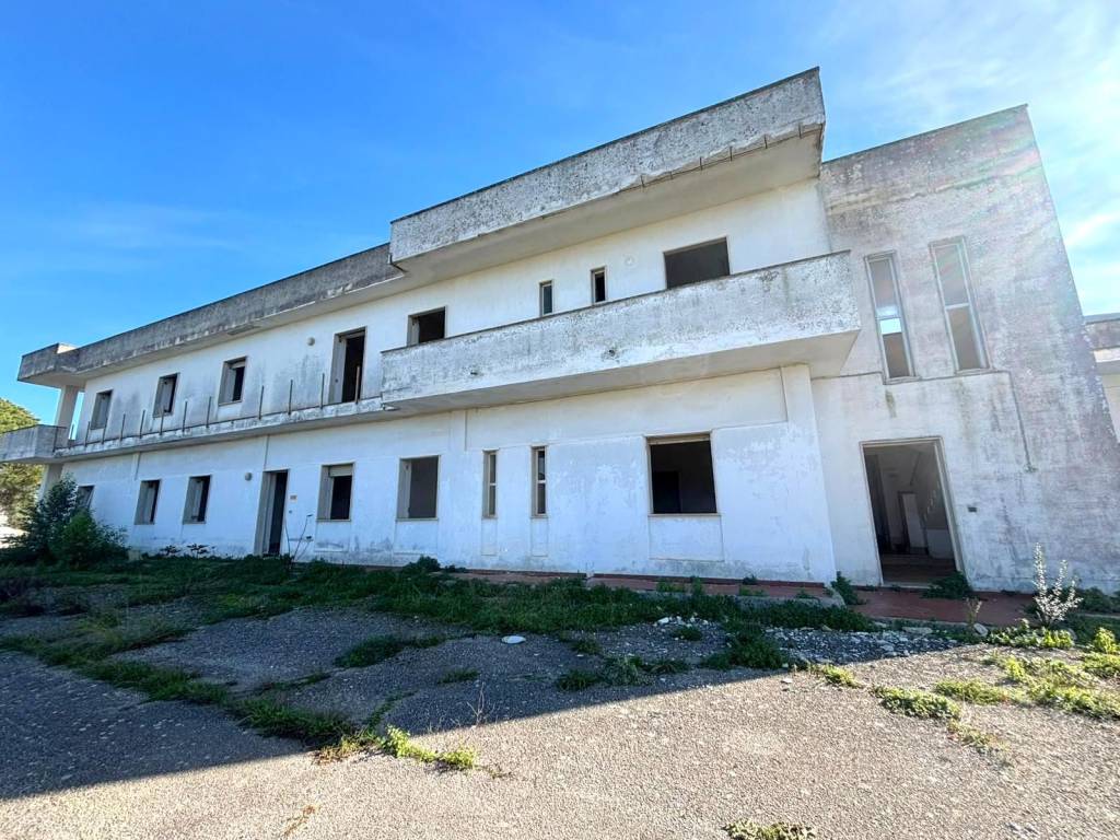 Palazzo / stabile a Andrano in Strada Provinciale Ugento Taurisano Andrano - Foto 2