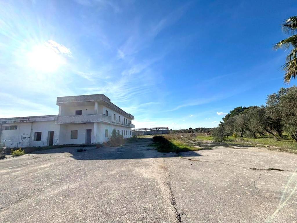Palazzo / stabile a Andrano in Strada Provinciale Ugento Taurisano Andrano - Foto 3