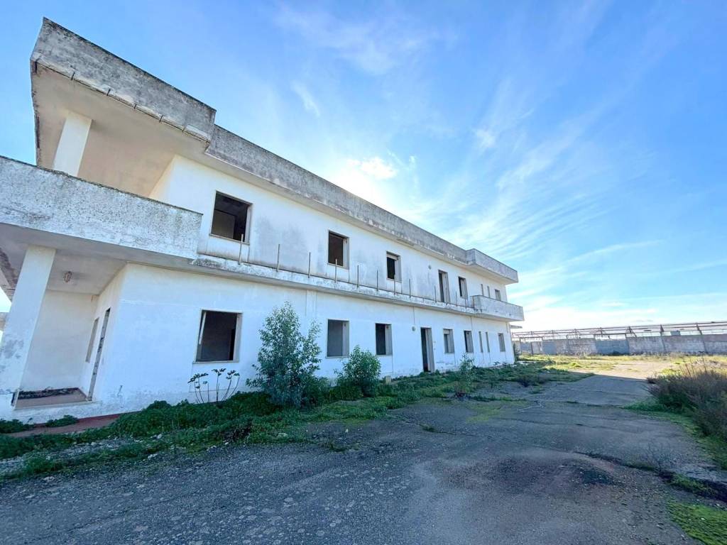 Palazzo / stabile a Andrano in Strada Provinciale Ugento Taurisano Andrano - Foto 4