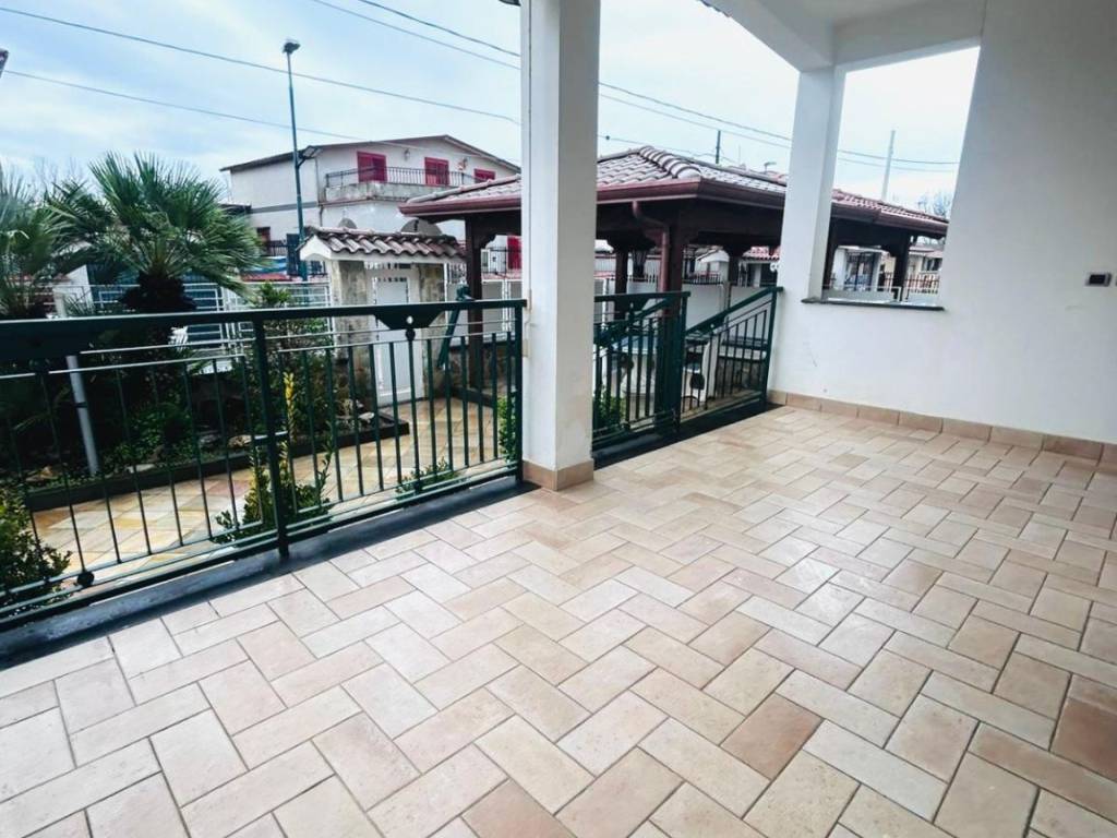 Villa a Castel volturno in Viale Michelangelo Buonarroti - Foto 3