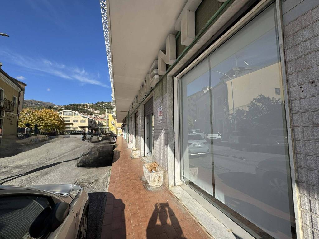 Immobile a Lamezia terme in Viale 1 Maggio, 69 - Foto 2