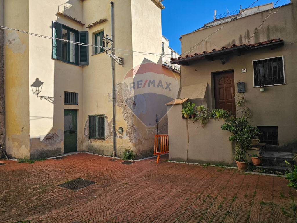 Appartamento a Salerno in Largo Barbuti, 16 - Foto 2