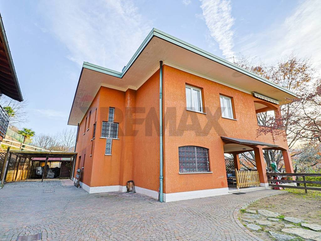 Villa a Luino in Via Longhirolo, 22 - Foto 2