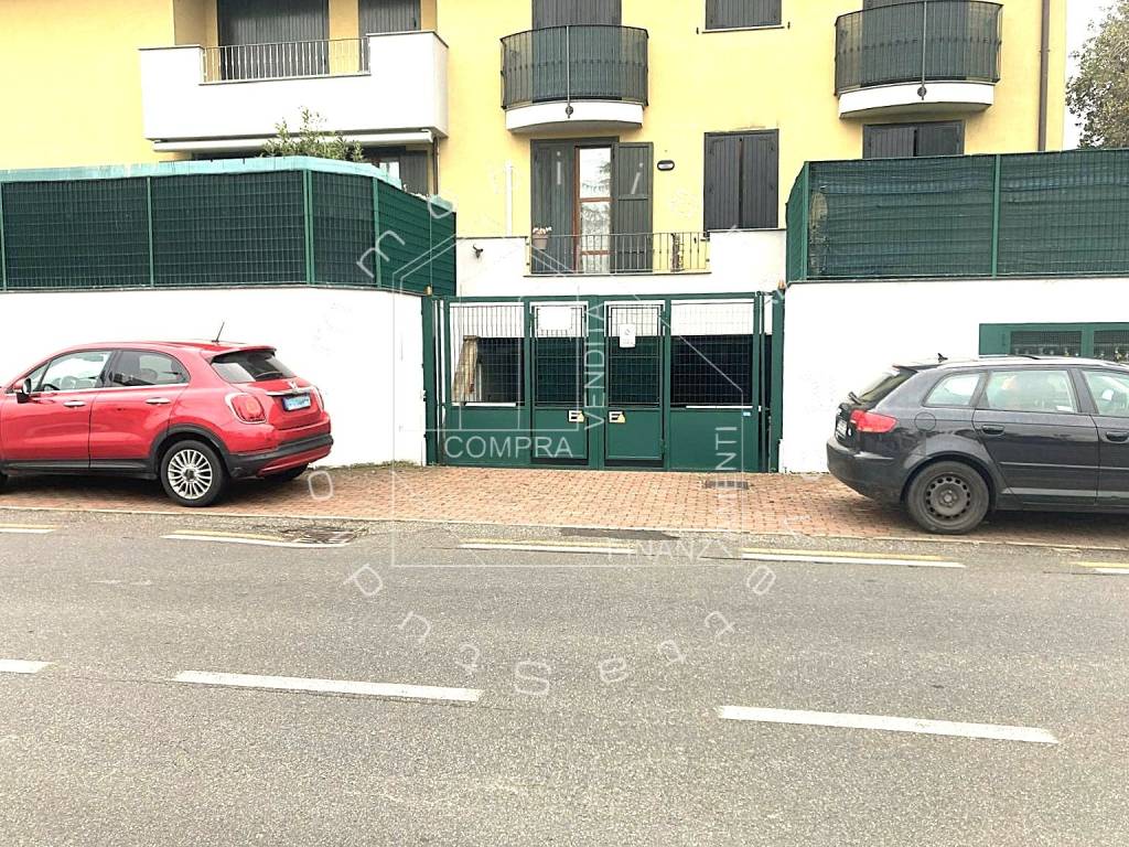 Box / garage a Jerago con orago in Via 4 Novembre - Foto 2