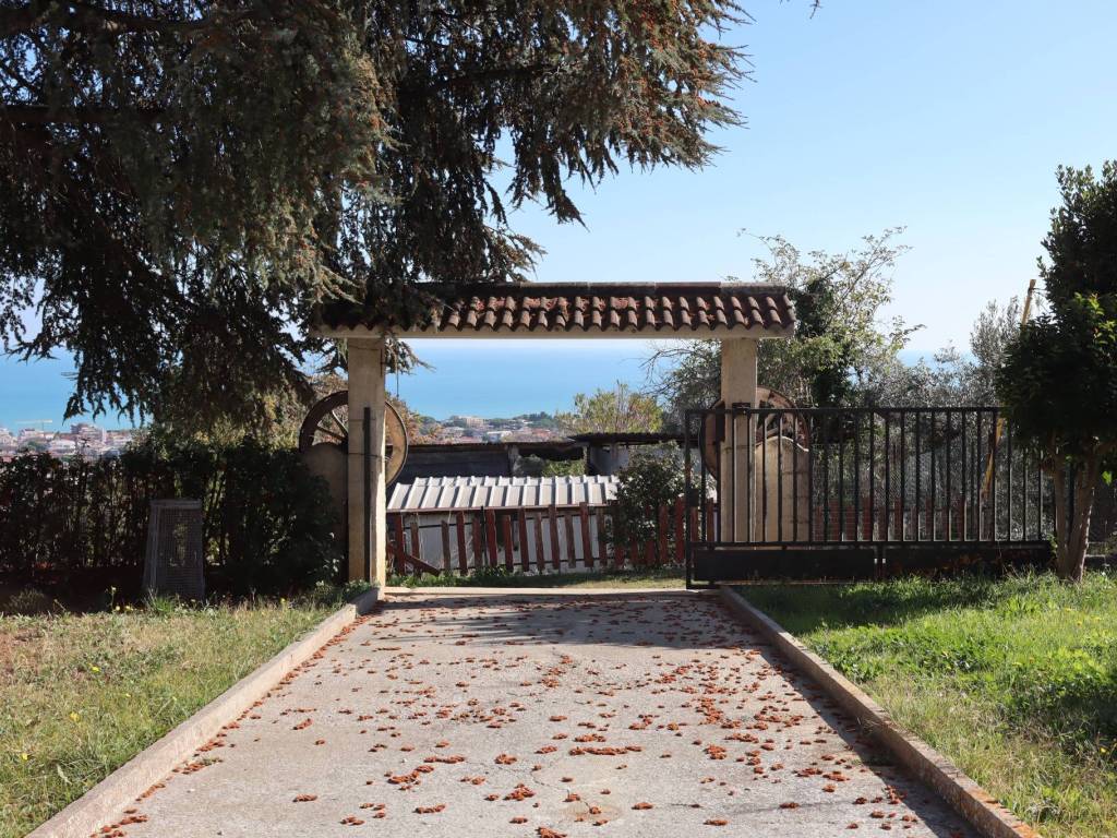 Rustico / casale a Tortoreto in Via Fosso Marrone - Foto 2