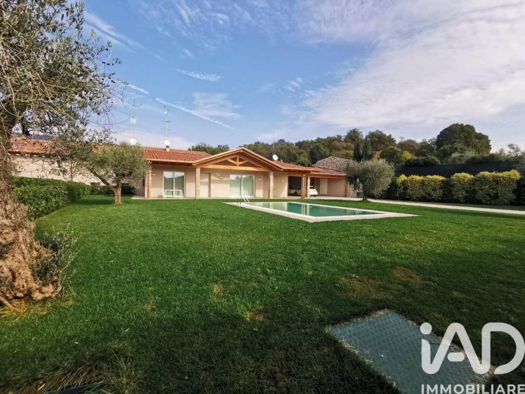 Villa a Lonato del garda in Via Brodena, 74 - Foto 2