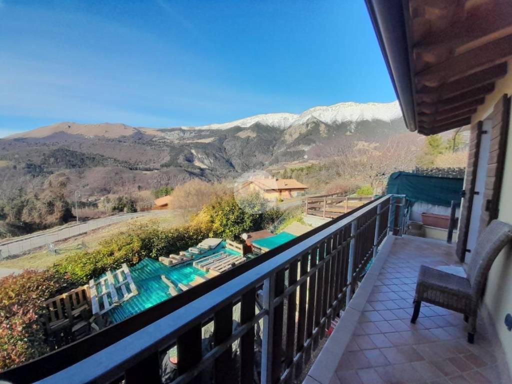 Villa a Ferrara di monte baldo in Località Monte Cucco, 7 - Foto 2