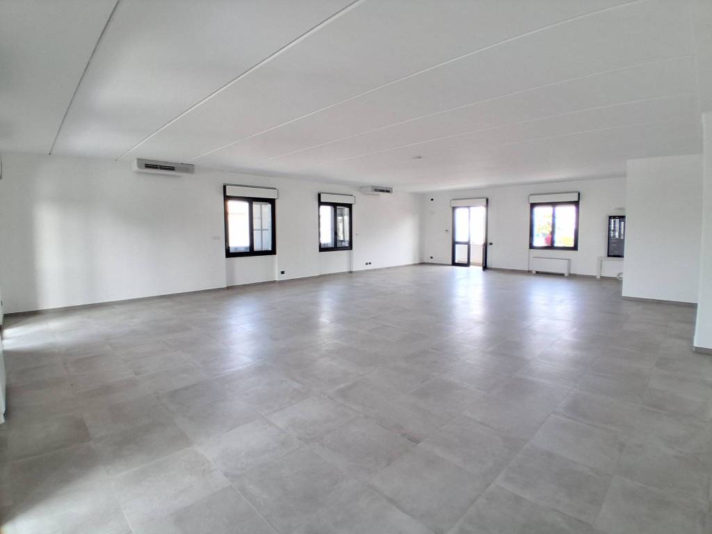 Palazzo / stabile a Merate in Via Bergamo, 99 - Foto 5