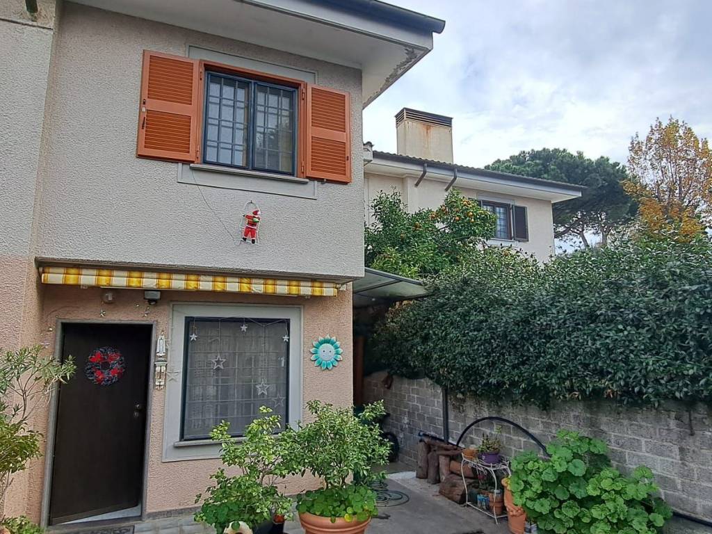 Villetta a schiera a Albano laziale in Via Abetonia - Foto 3