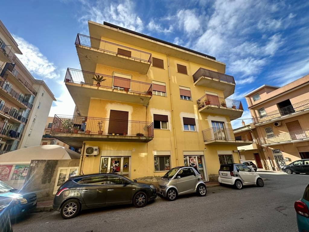 Appartamento a Milazzo in Via Onorevole Giuseppe Paratore, 31 - Foto 2