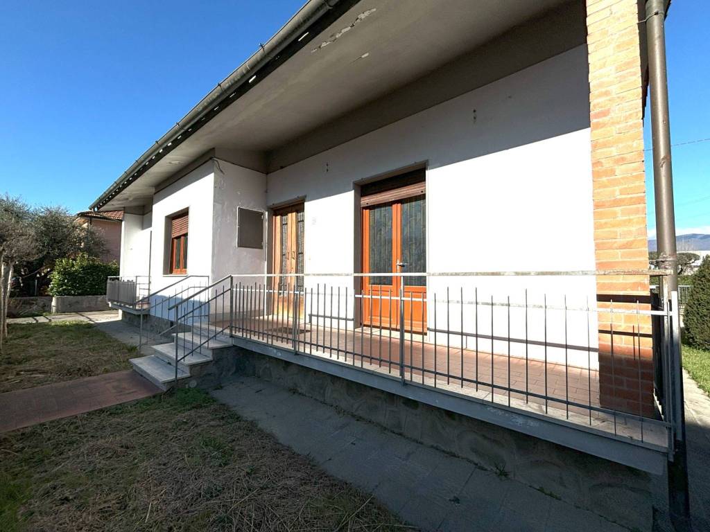 Villa a Pistoia in Via Mario Romagnoli, 13 - Foto 2