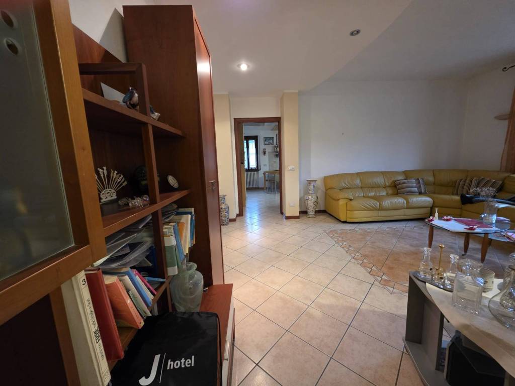 Villa a Saronno in Via Brianza, 47 - Foto 2