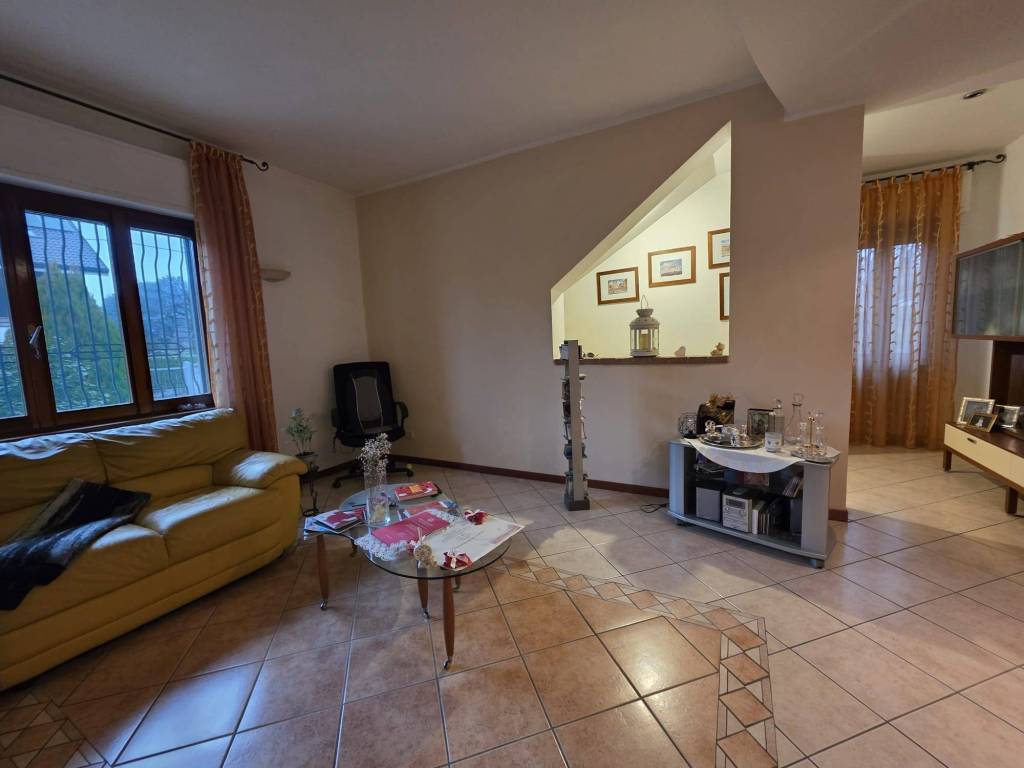 Villa a Saronno in Via Brianza, 47 - Foto 3