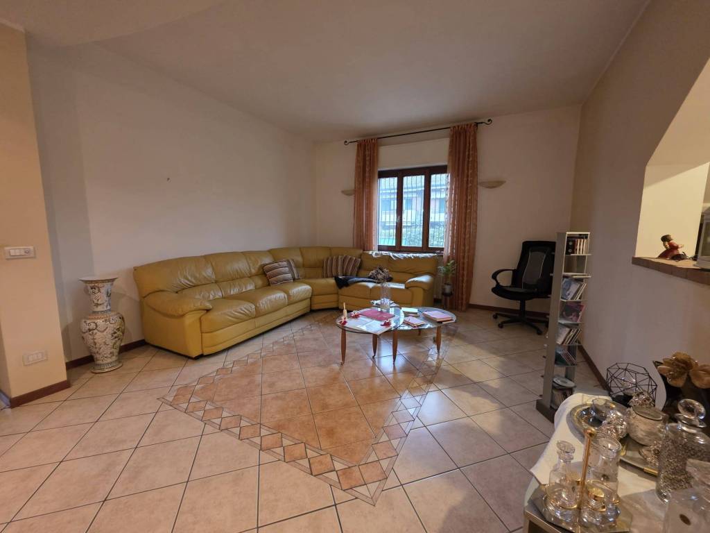 Villa a Saronno in Via Brianza, 47 - Foto 4