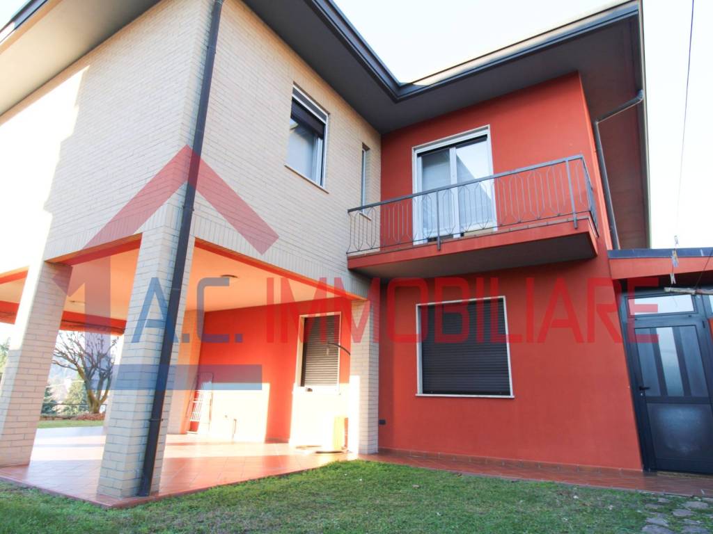 Villa a Vergiate in Via Felice Cavallotti, 6 - Foto 2