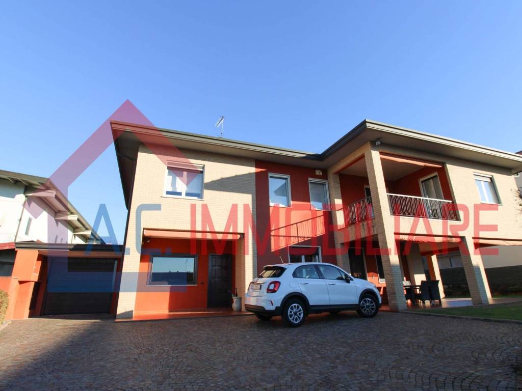 Villa a Vergiate in Via Felice Cavallotti, 6 - Foto 3