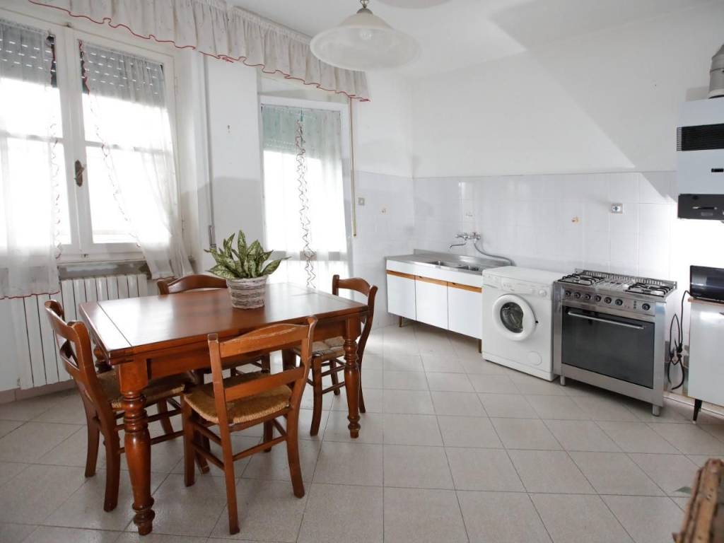Appartamento a Collesalvetti in Via C. B. Cavour - Foto 2