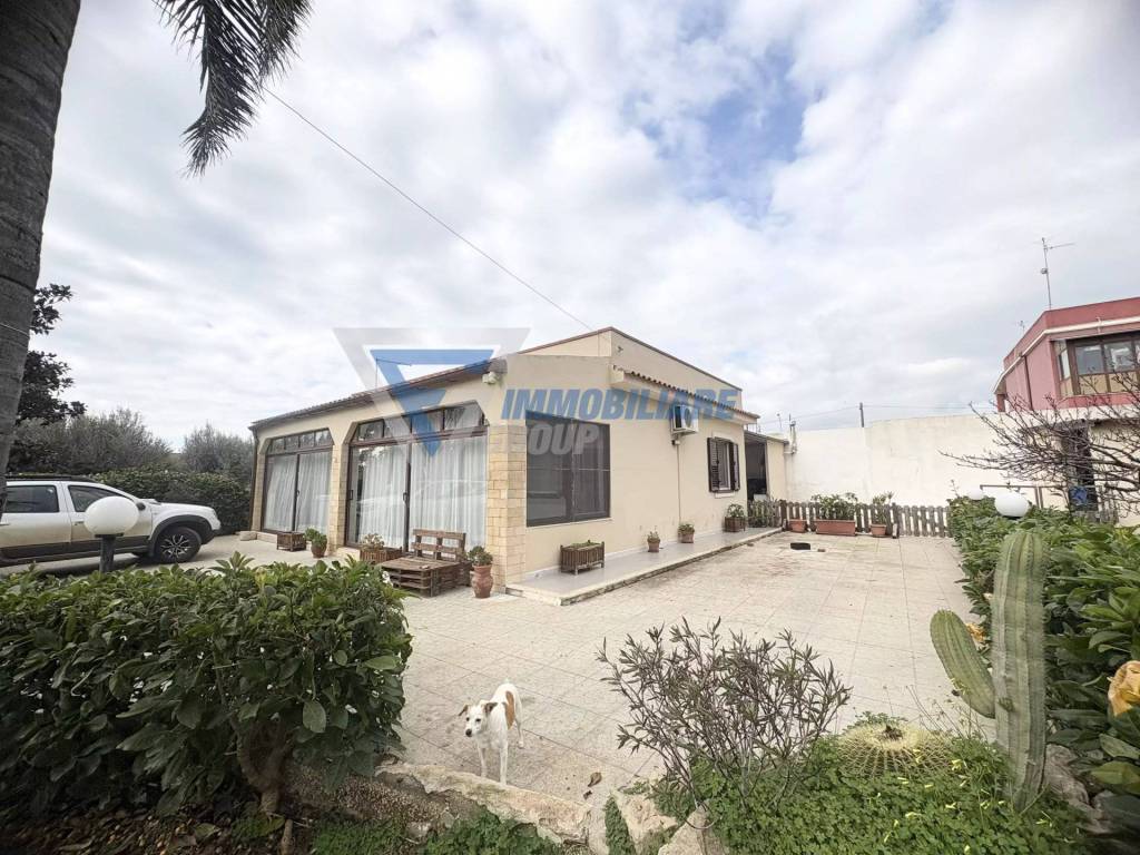 Villa a Siracusa in VIA FILICUDI - Foto 2