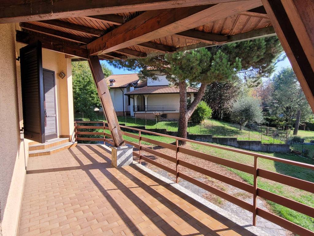 Villa a Lurate caccivio in Via John Fitzgerald Kennedy - Foto 2