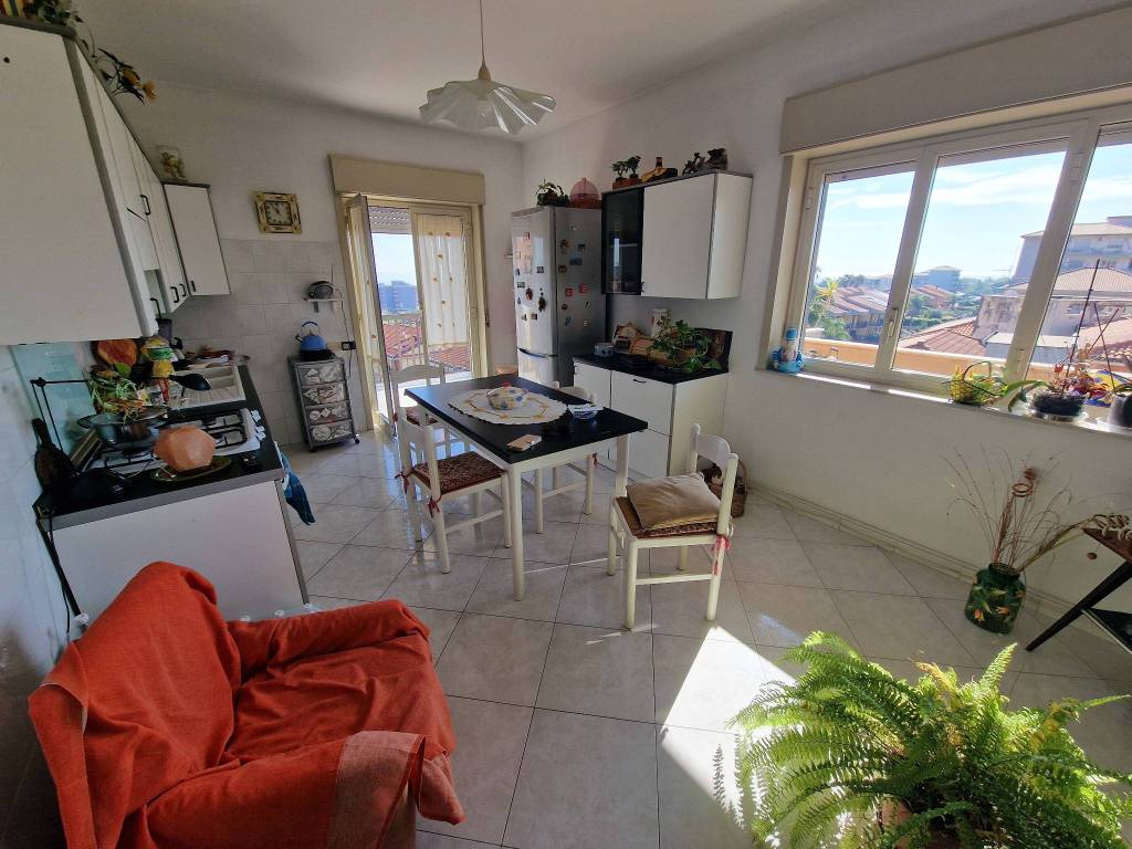 Appartamento a Giarre in Viale delle Provincie - Foto 5