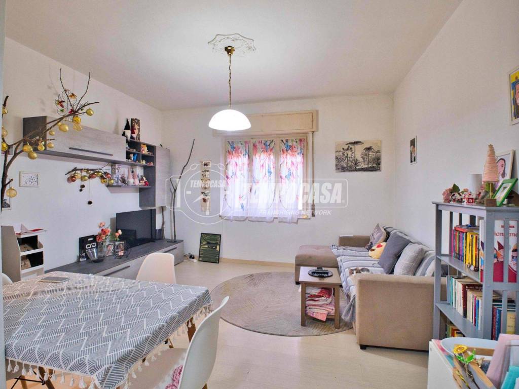 Appartamento a Cameri in Via Giosuè Carducci - Foto 5