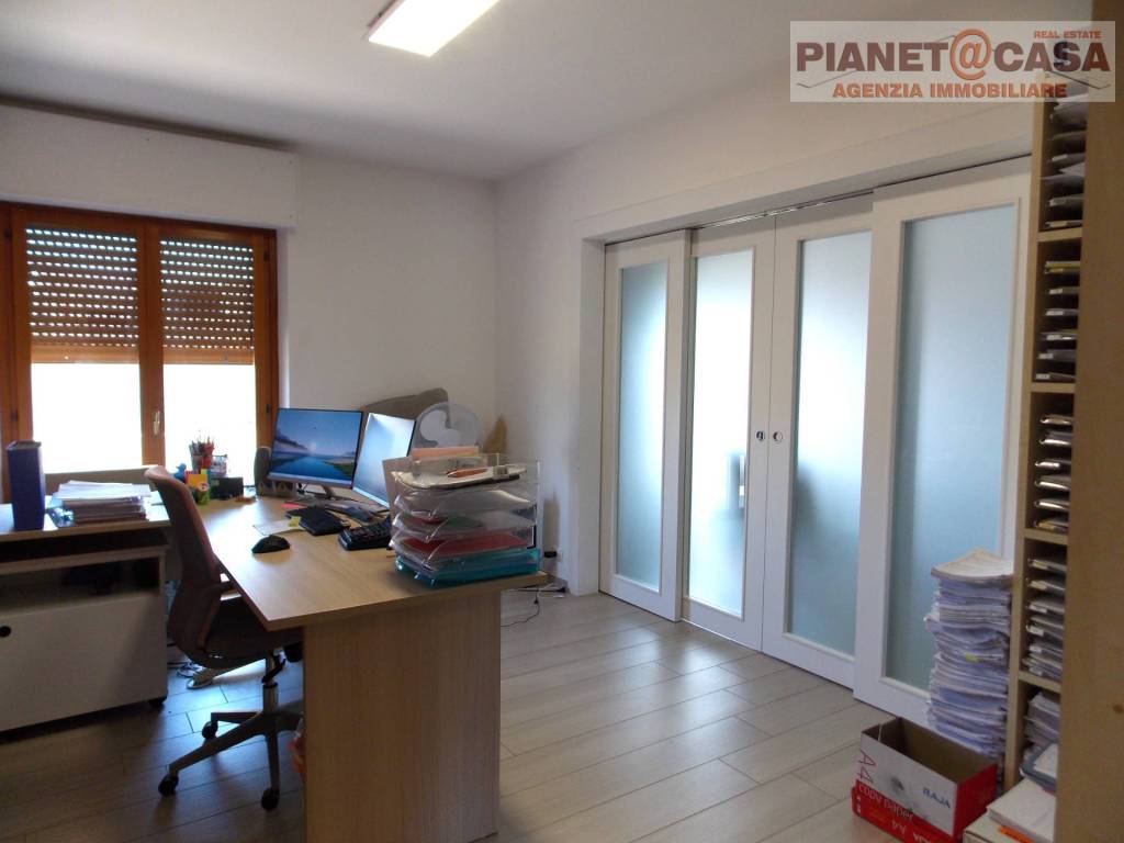 Appartamento a Colli del tronto in Via Leopardi - Foto 5