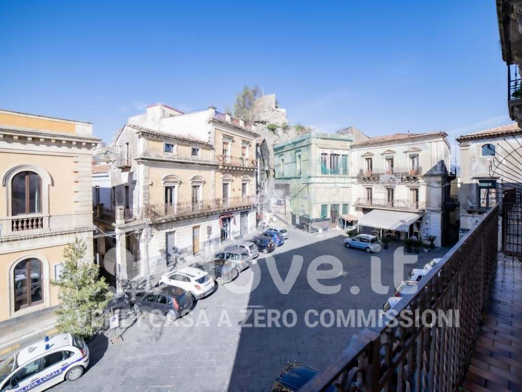 Appartamento a Castiglione di sicilia in Piazza Lauria , 19 - Foto 2