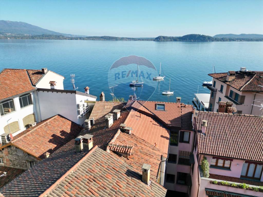 Attico / mansarda a Belgirate in Via IV Novembre, 10 - Foto 2