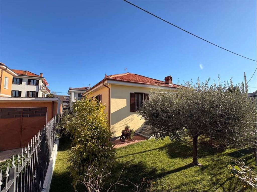 Villa a Pinerolo in Via Buffa di Perrero, 6 - Foto 2