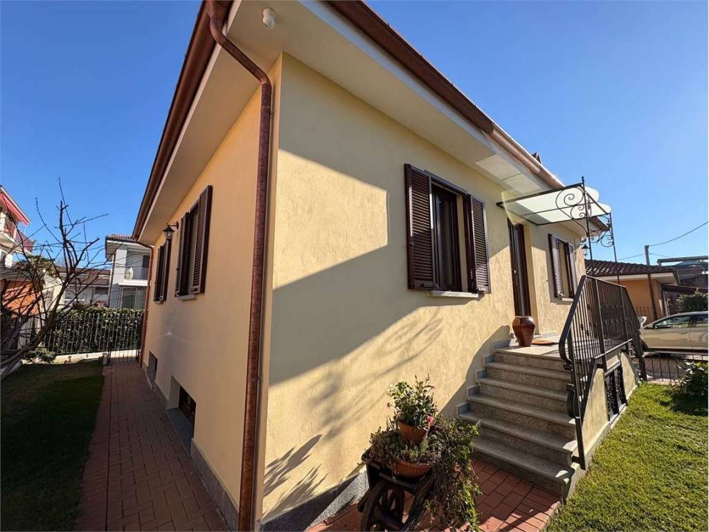Villa a Pinerolo in Via Buffa di Perrero, 6 - Foto 4