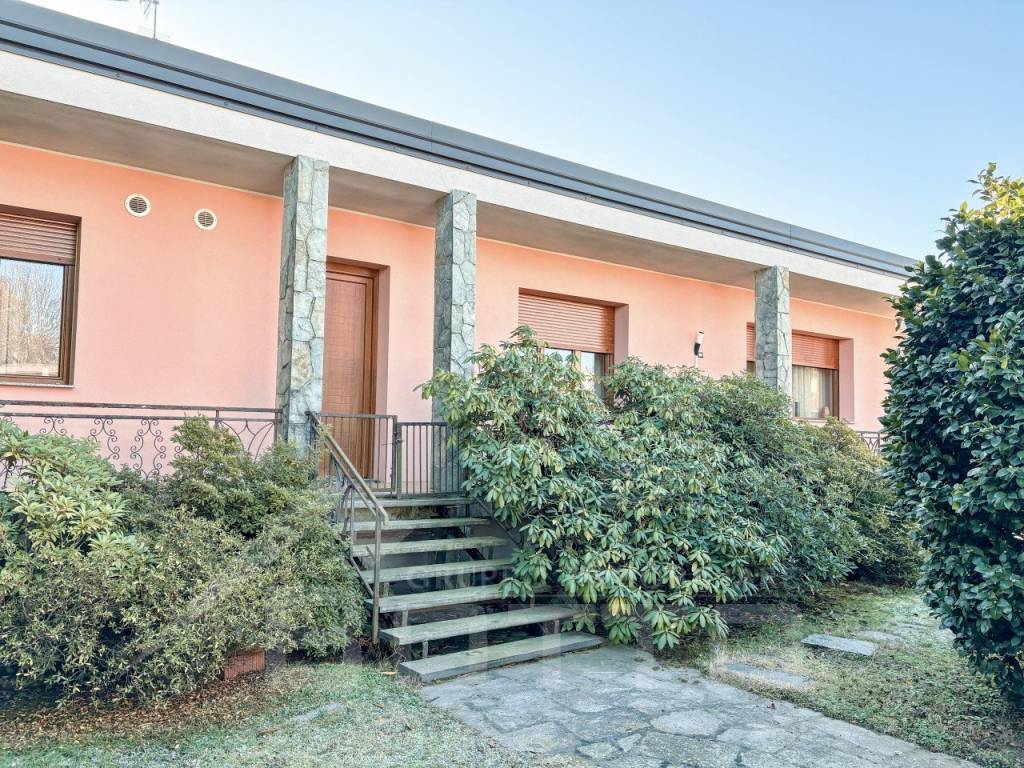 Villa a Varallo pombia in Via Stazione 69 - Foto 4