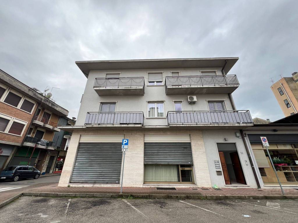Appartamento a Montecchio maggiore in Via Gioacchino Rossini - Foto 2