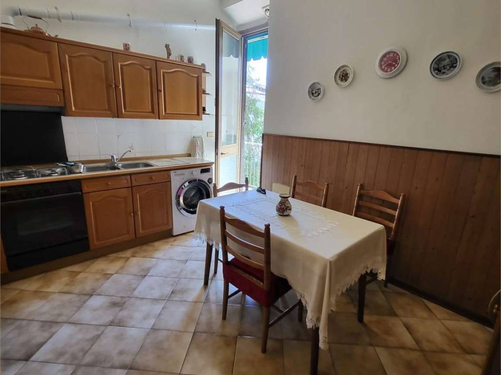 Appartamento a Prato in VIA SEM BENELLI- PRIMO PIANO CON ASCENSORE - RISCALDAMENTO AUTONOMO - Foto 2