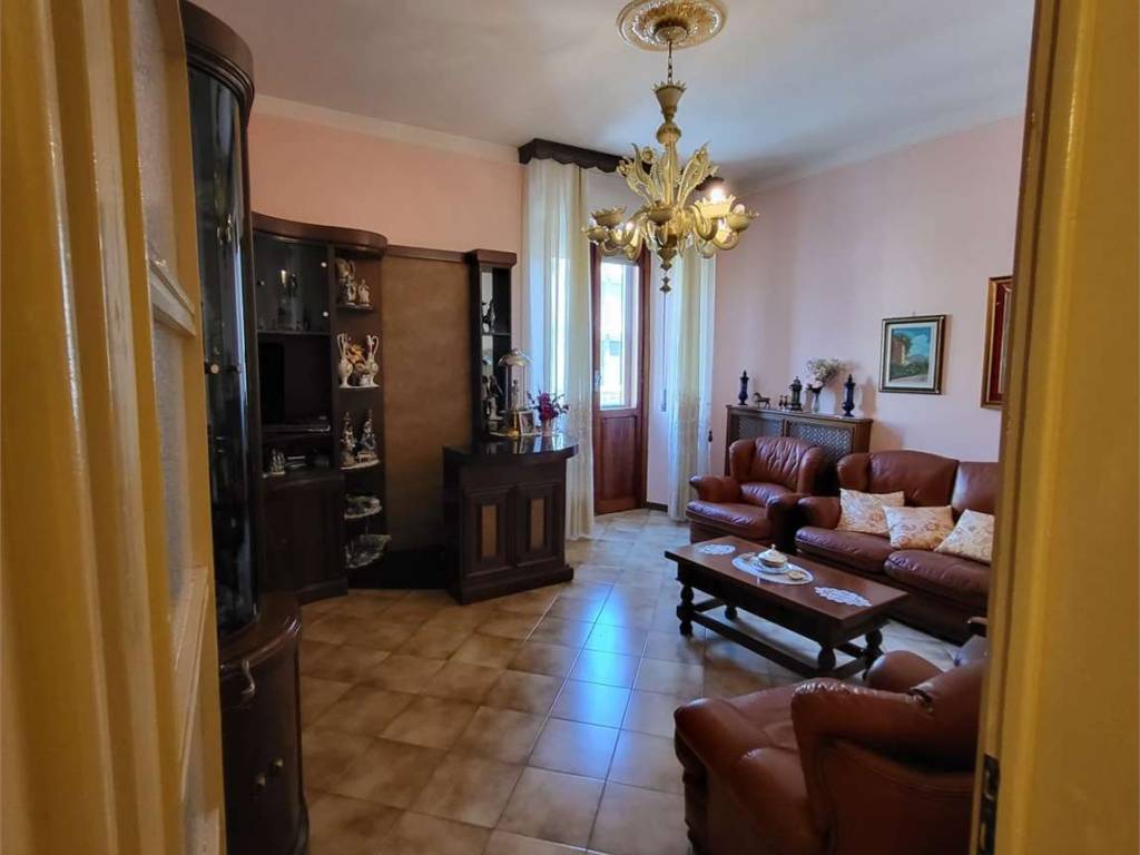 Appartamento a Prato in VIA SEM BENELLI- PRIMO PIANO CON ASCENSORE - RISCALDAMENTO AUTONOMO - Foto 5