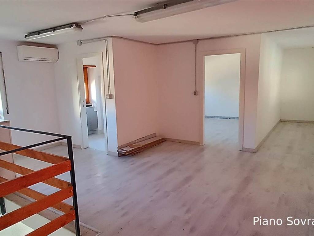 Immobile a Grosseto in ZONA COMEMRCIALE DEL QUARTIERE DI BARBANELLA - Foto 4