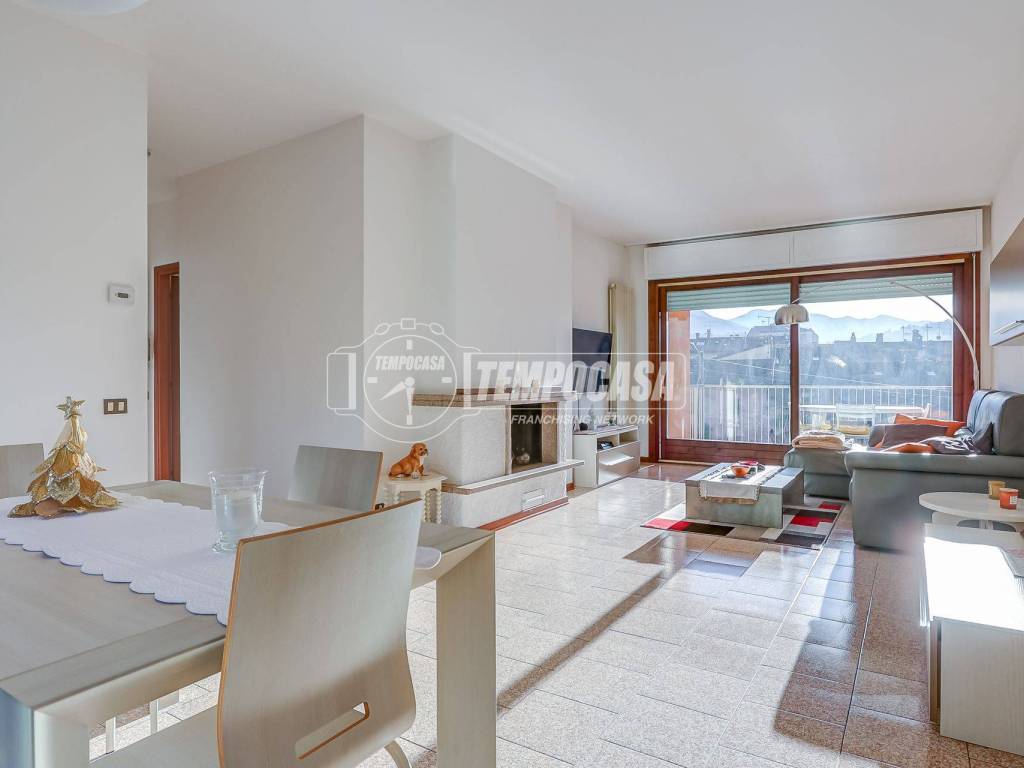Appartamento a Luino in Via Luigi Sbarra 6 - Foto 4