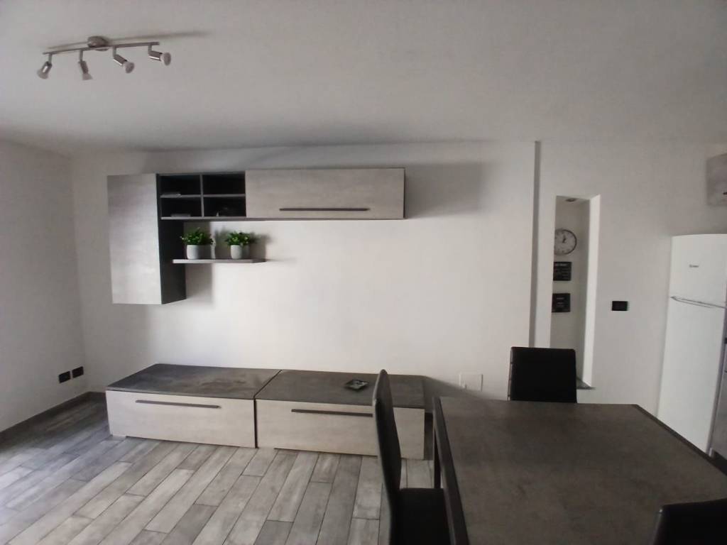 Appartamento a Saronno in Via Padre Luigi Monti - Foto 2