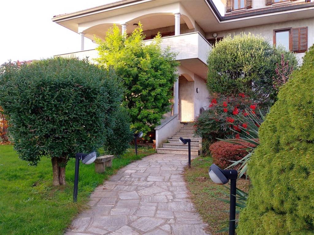 Appartamento a Borgomanero in Vicolo Cascinino - Foto 2