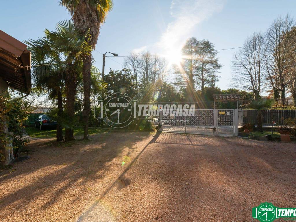 Villa a Paruzzaro in Via Oleggio Castello 17 - Foto 2