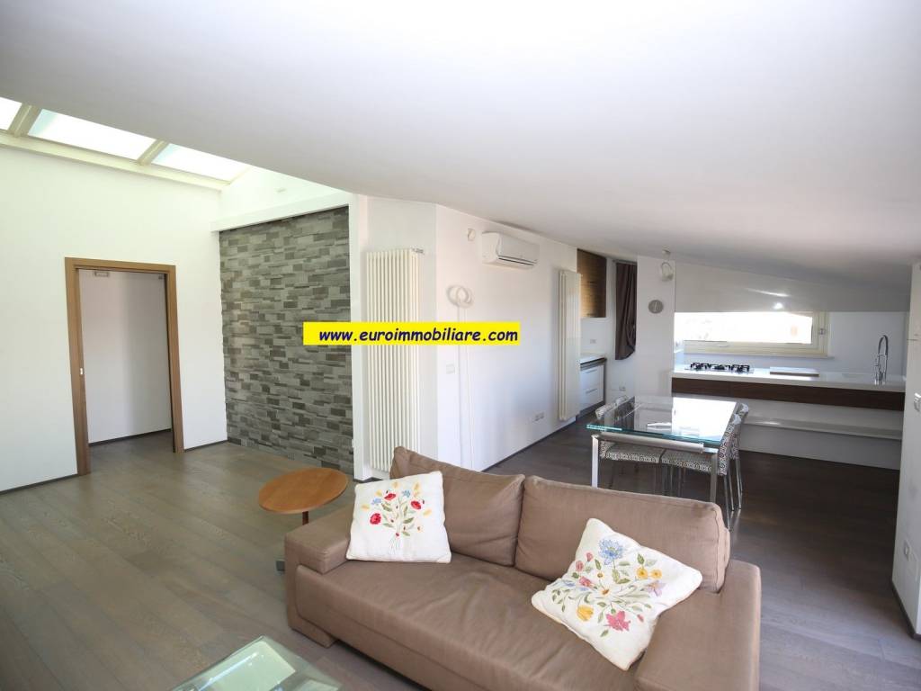 Attico / mansarda a Pineto in Via Marcello Mastroianni - Foto 2