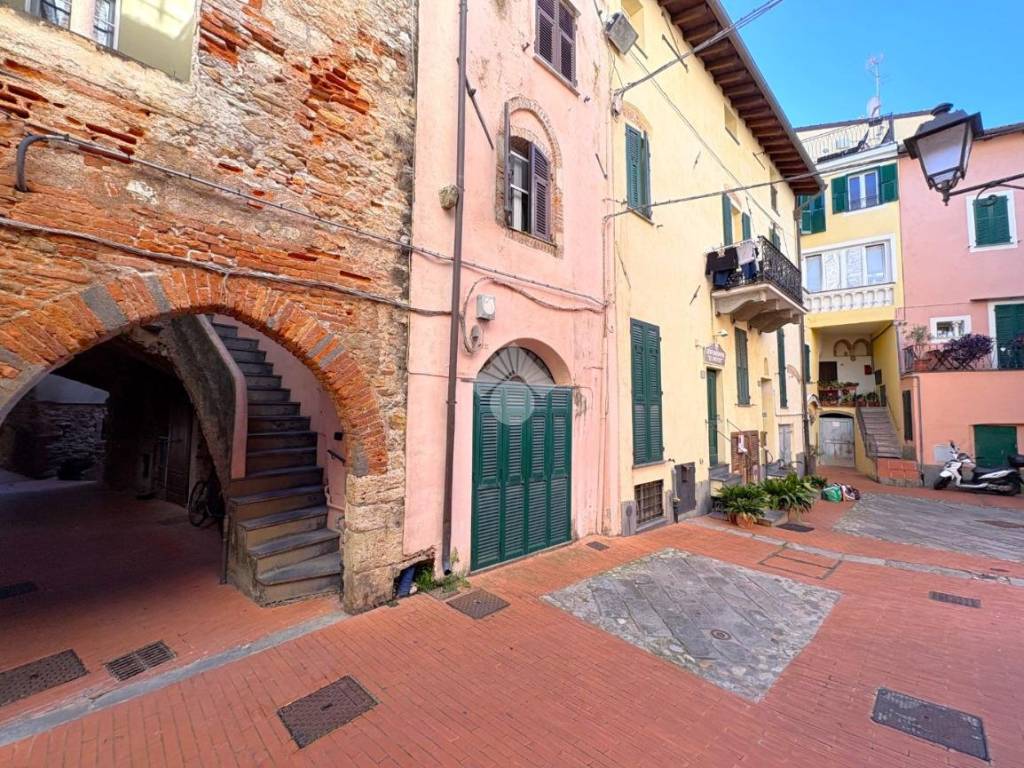 Appartamento a Loano in Via Borgo Castello, 36 - Foto 2