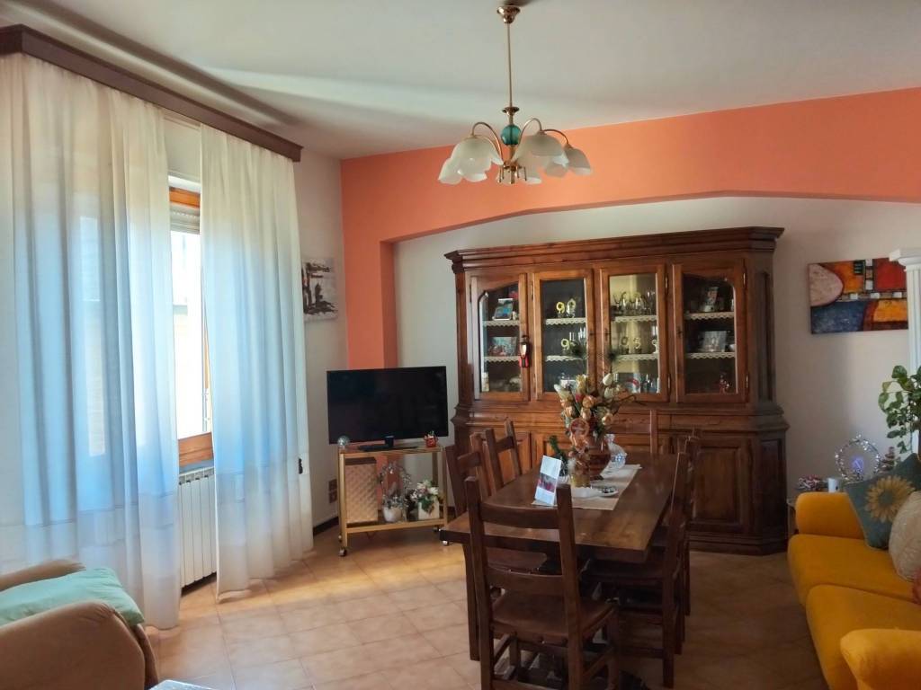 Appartamento a Castelfranco piandisco in Via Camillo Benso di Cavour - Foto 5