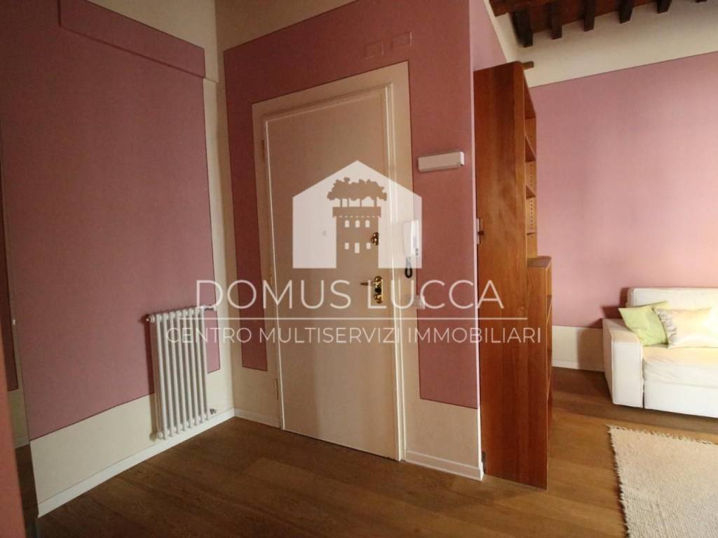 Appartamento a Lucca in P.za San Michele, - Foto 2