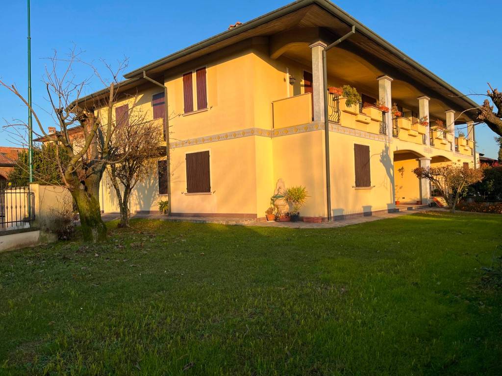 Villa a Comezzano-cizzago in Via Don Pietro Rinaldini - Foto 4