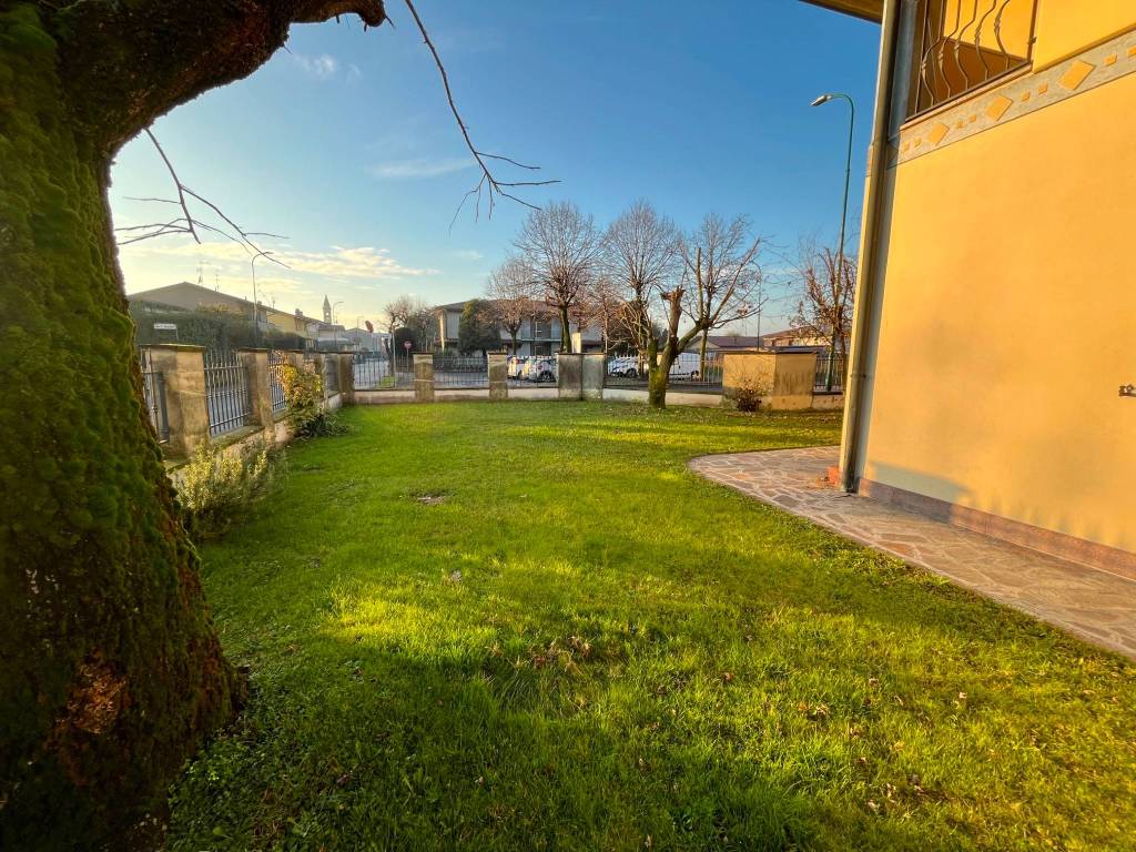 Villa a Comezzano-cizzago in Via Don Pietro Rinaldini - Foto 5