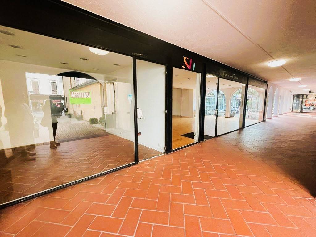 Immobile a Luino in Via Vittorio Veneto , 33 - Foto 3