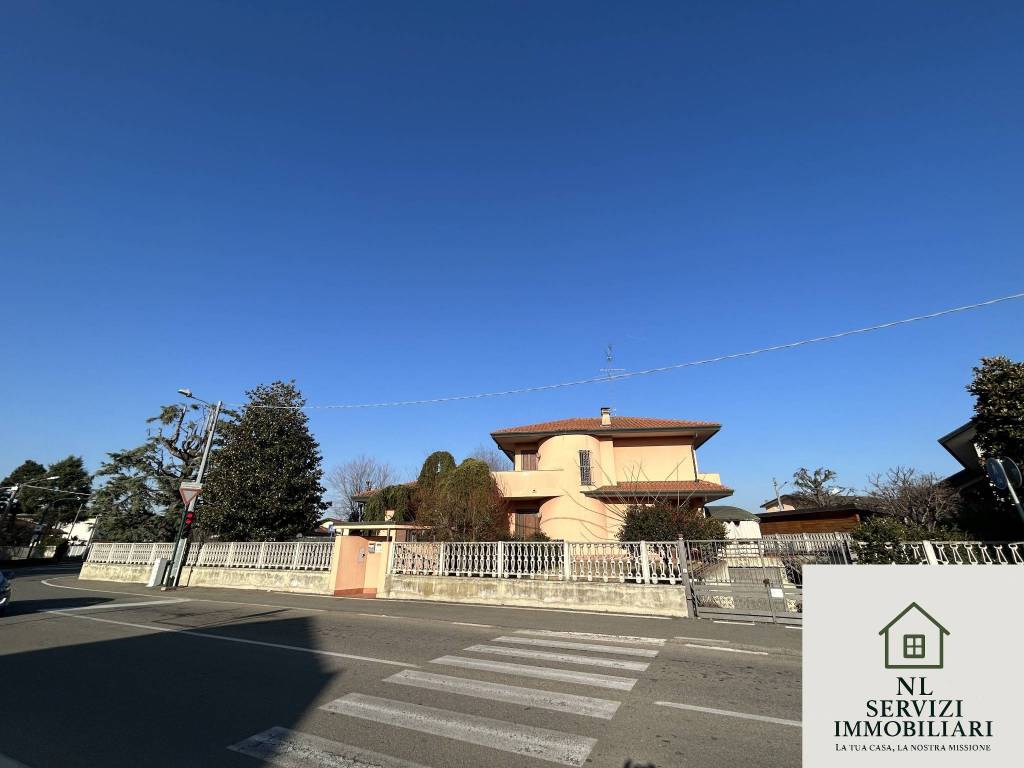 Villa a Ferno in Via 4 Novembre - Foto 2
