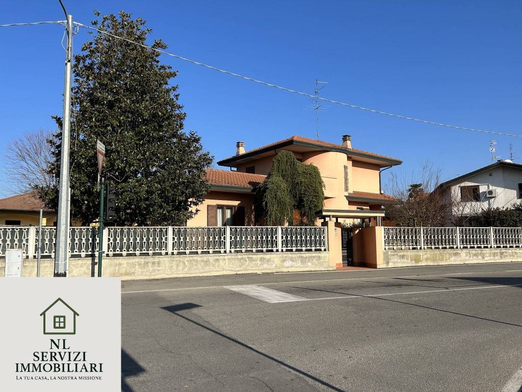 Villa a Ferno in Via 4 Novembre - Foto 3