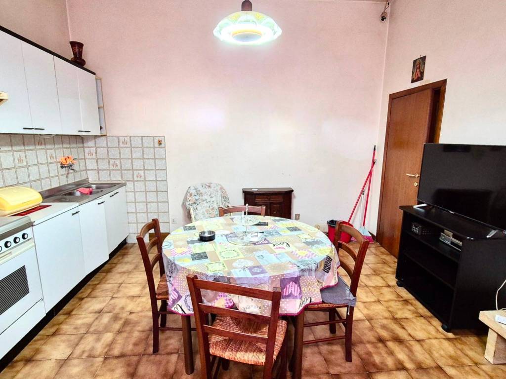 Appartamento a Montevarchi in Via Mincio - Foto 3