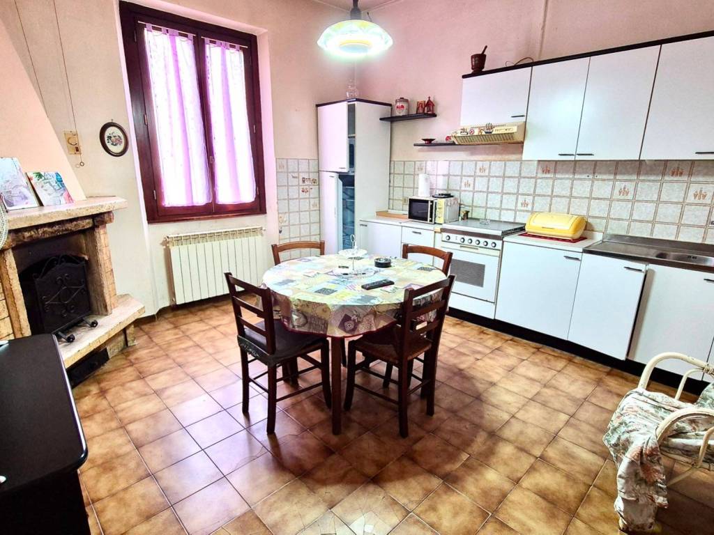 Appartamento a Montevarchi in Via Mincio - Foto 5